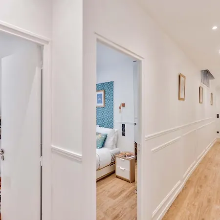 107 - Urban Luxury Opera Vinci باريس